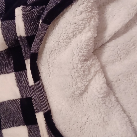 Weekend Edition sweater - Picture 7 of 11